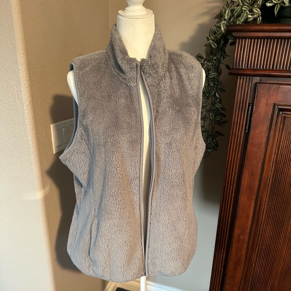 Croft & Barrow Light Gray Fleece Vest - Size XL